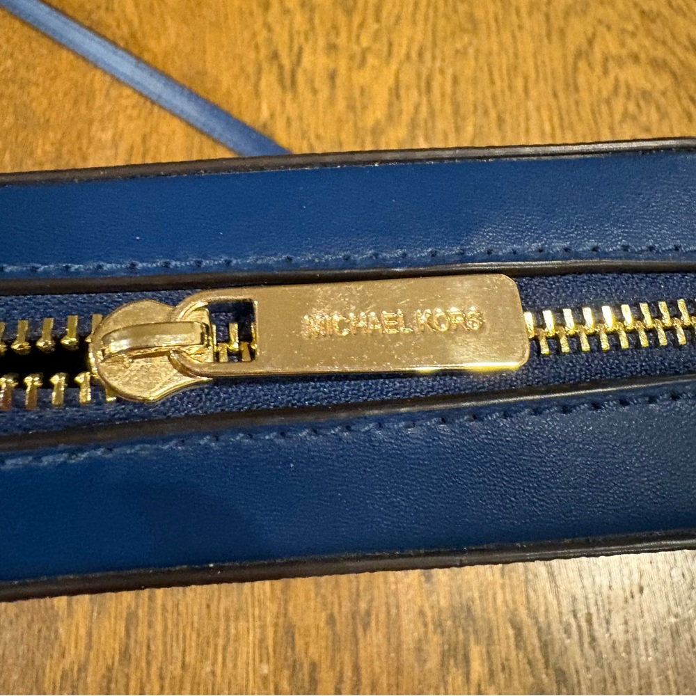 Michael Kors Vibrant Blue MK Jet Set Large Zipper Shoulder Crossbody Bag - Picture 10 of 16